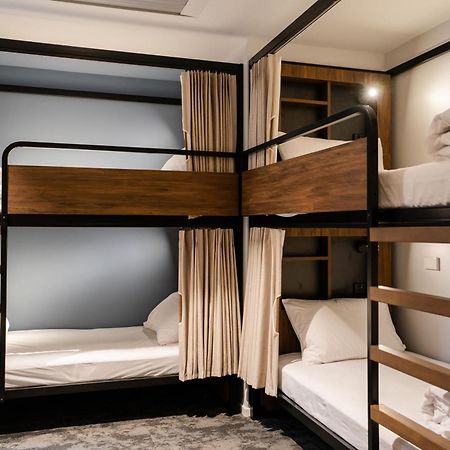 A Pousada Haka House Rotorua Exterior foto A capsule hotel in Tokyo